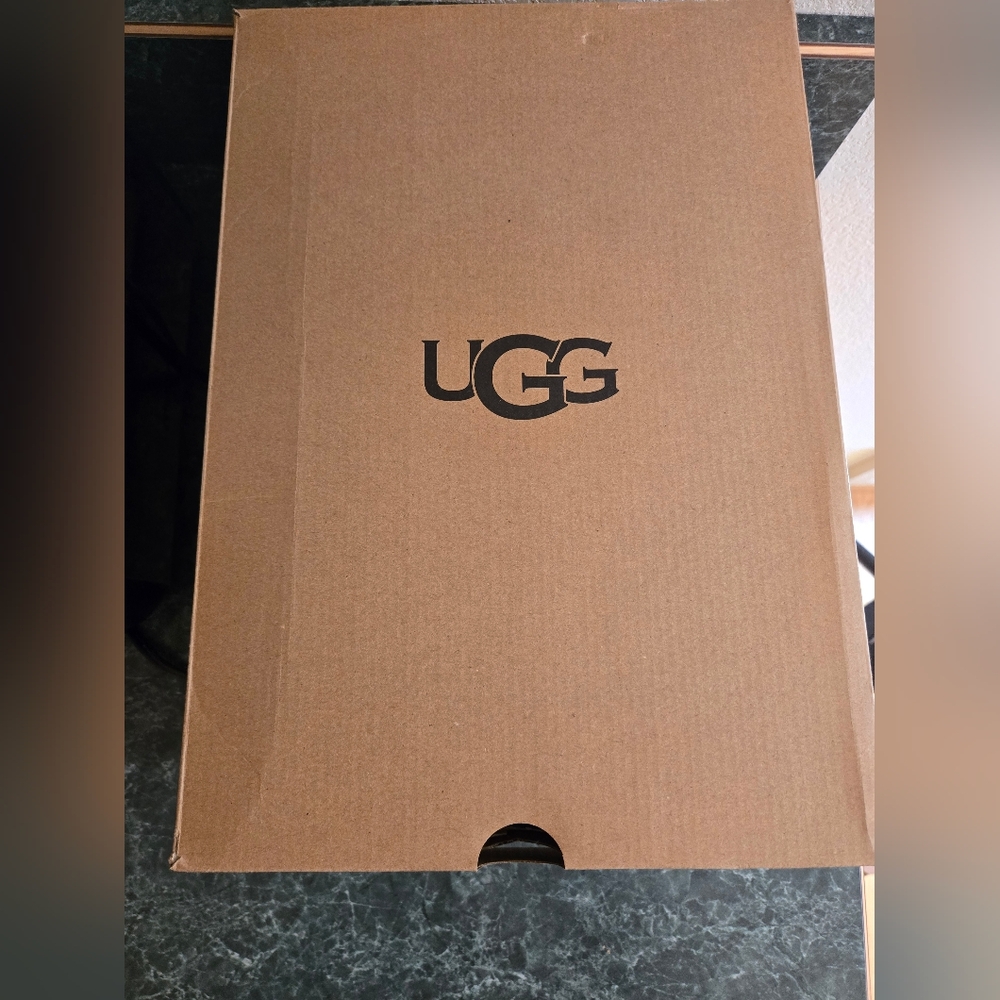 UGG Tazzelle Sheepskin Slippers - Picture 8 of 8